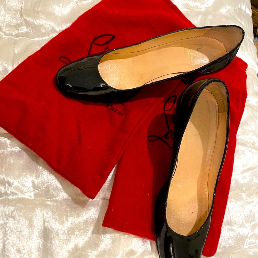 CHRISTIAN LOUBOTIN  PARIS BLACK PATENT HEELS